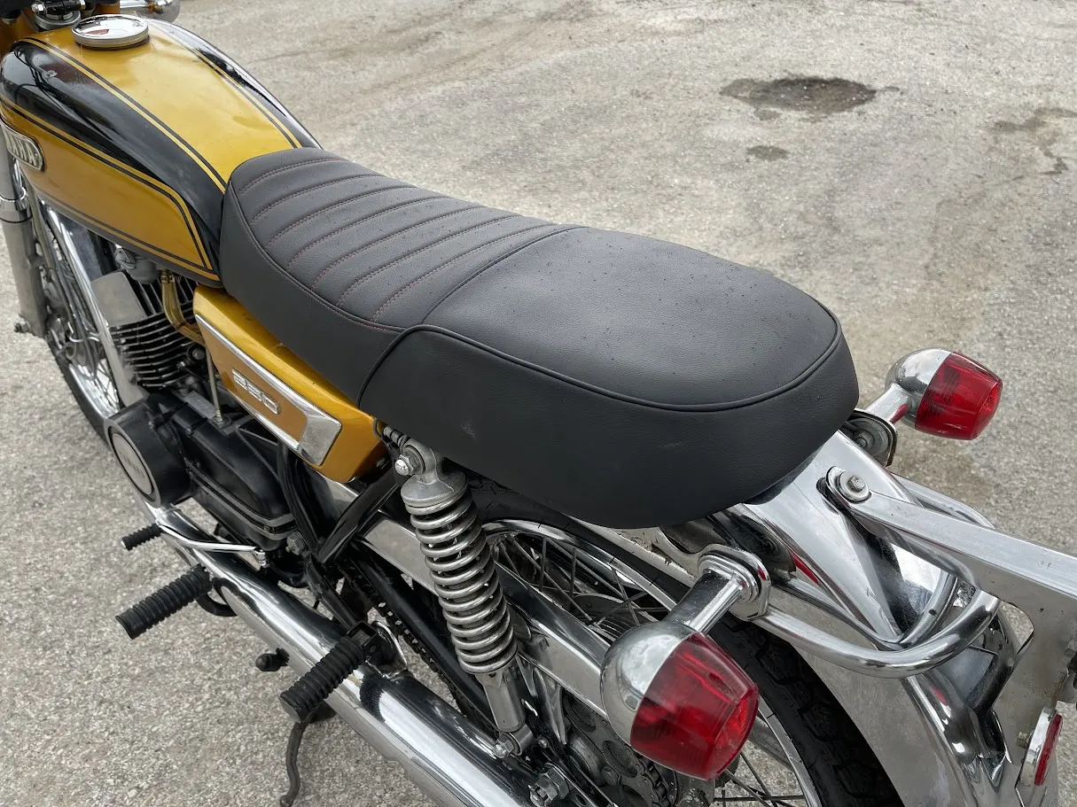 1972 Yamaha RD250, motorcycle detail photo 11, for sale in San Antonio