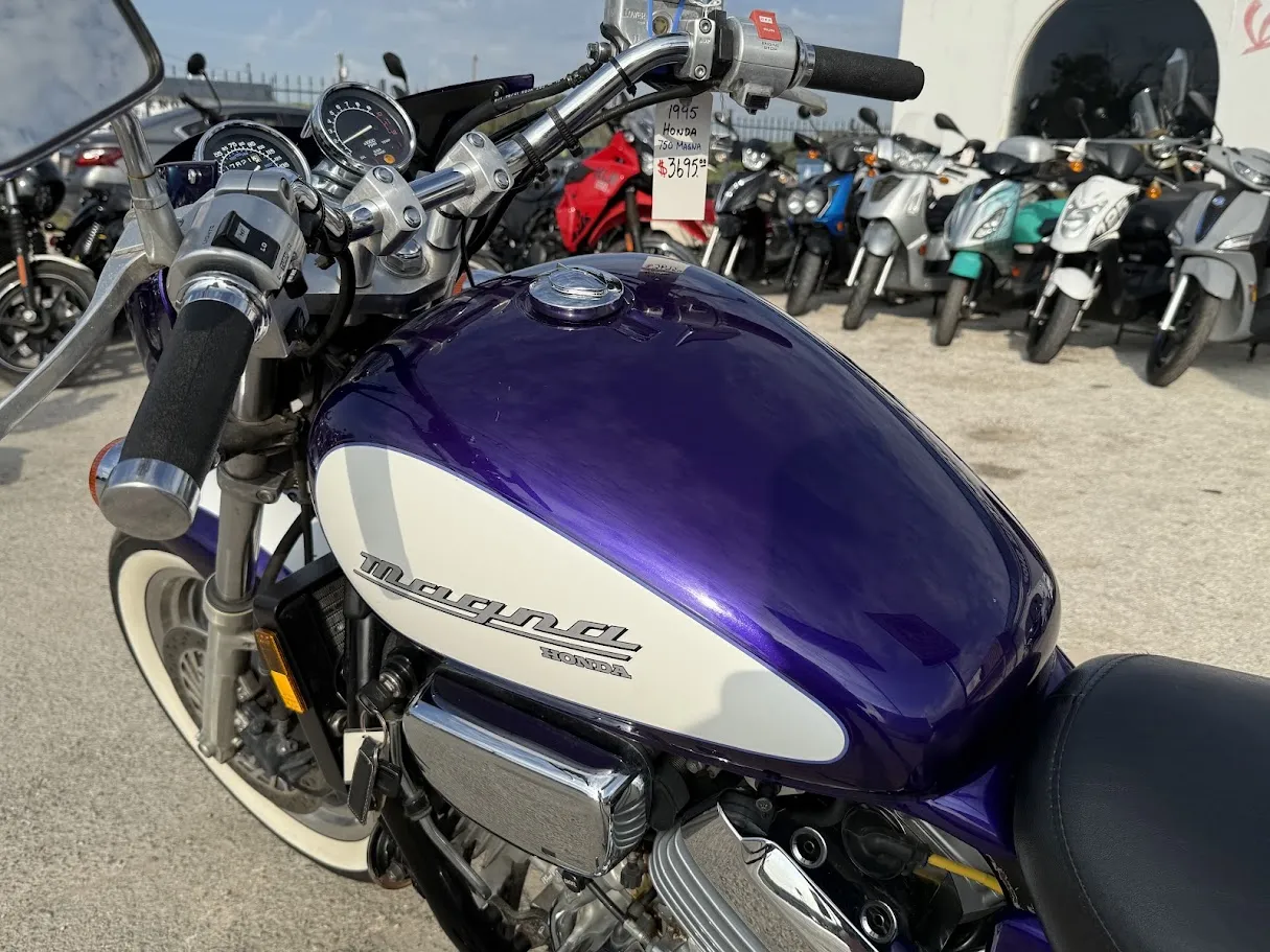1995 Honda VF750 Magna, motorcycle detail photo 4, for sale in San Antonio