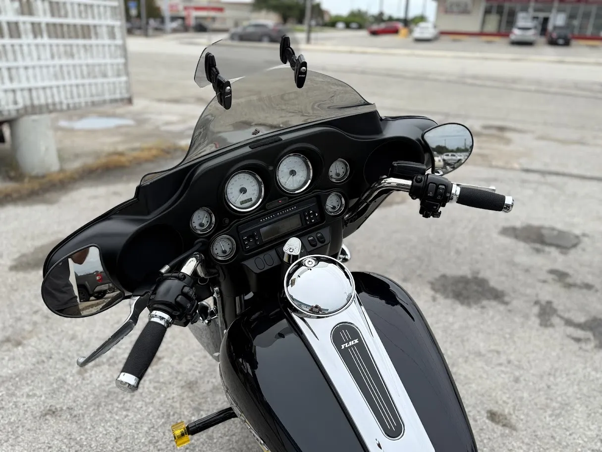 2013 Harley Davidson Street Glide 103, motorcycle detail photo 4, for sale in San Antonio