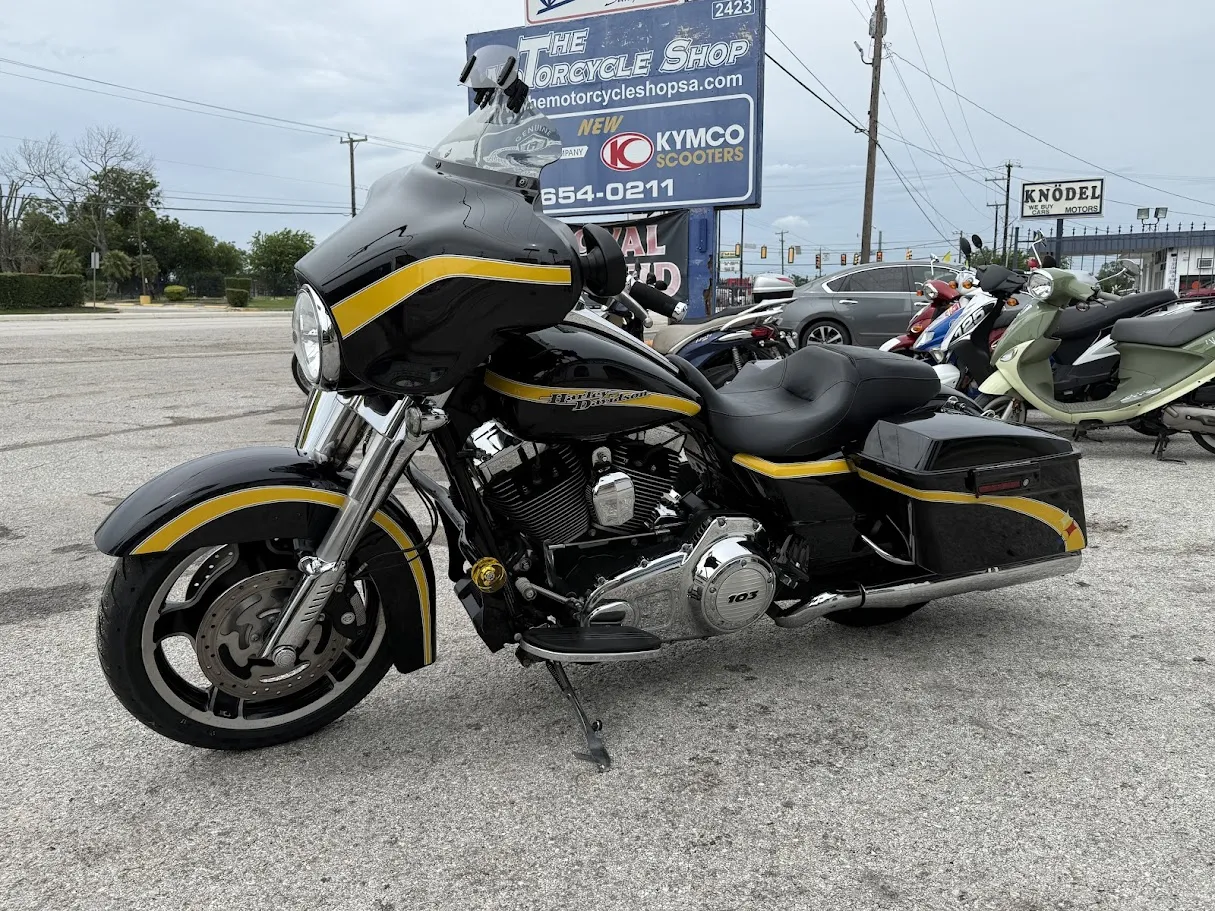 2013 Harley Davidson Street Glide 103, motorcycle detail photo 7, for sale in San Antonio