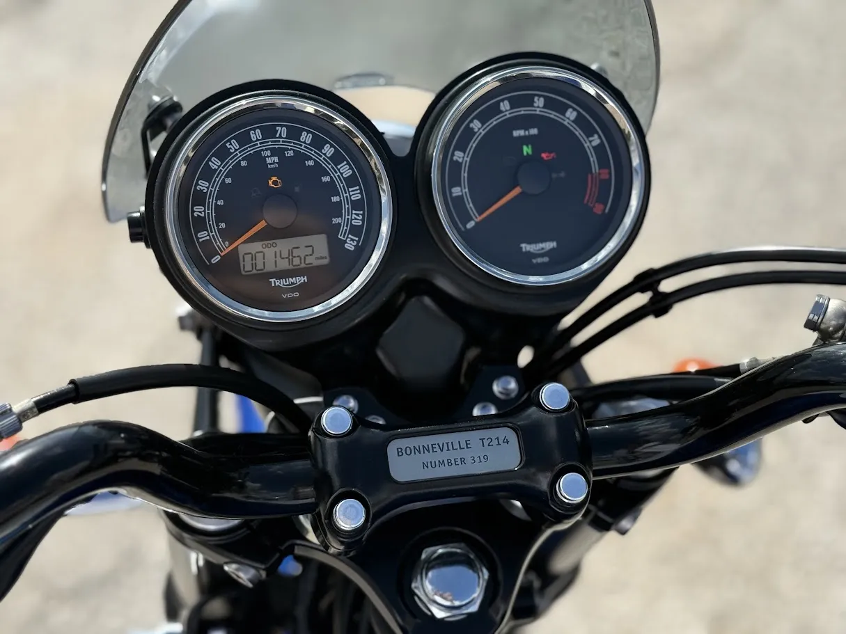 2015 Triumph T214 “Special Edition” Bonneville 900, motorcycle detail photo 5, for sale in San Antonio