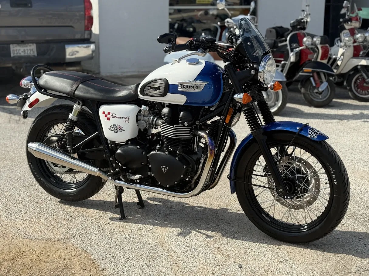 2015 Triumph T214 “Special Edition” Bonneville 900, motorcycle detail photo 9, for sale in San Antonio