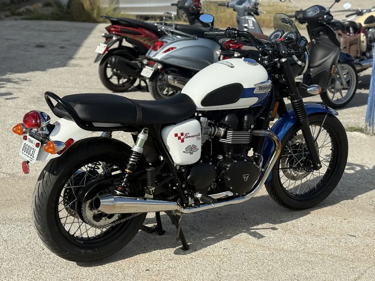 2015 Triumph T214 “Special Edition” Bonneville 900, motorcycle detail photo 10, for sale in San Antonio