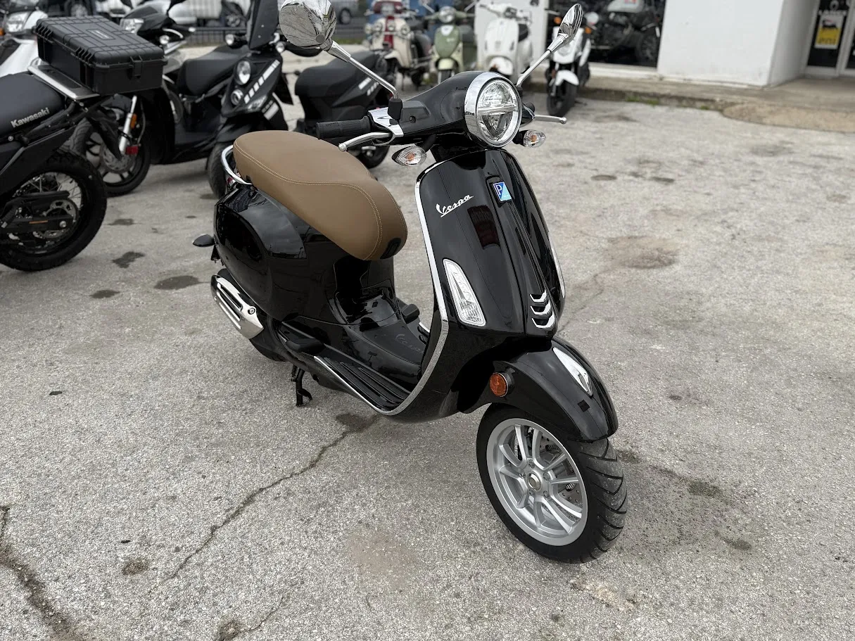 2020 Vespa Primavera 150 only 169 miles!, motorcycle detail photo 3, for sale in San Antonio