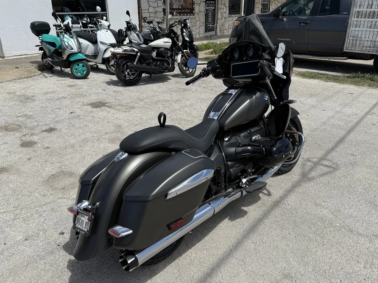 2022 BMW R1800B TOUR, motorcycle detail photo 9, for sale in San Antonio