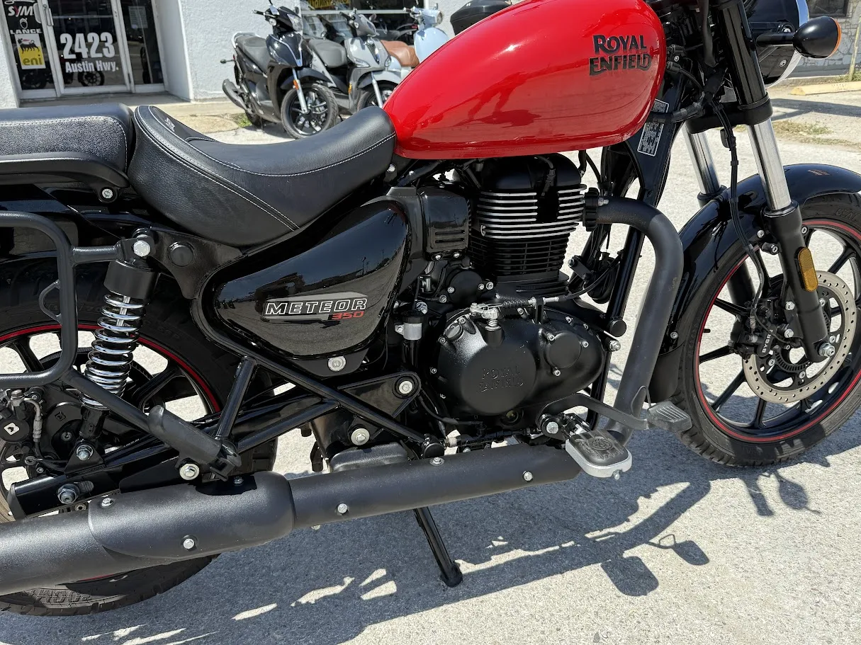 2022 Royal Enfield Meteor 350 Fireball Red, motorcycle detail photo 9, for sale in San Antonio