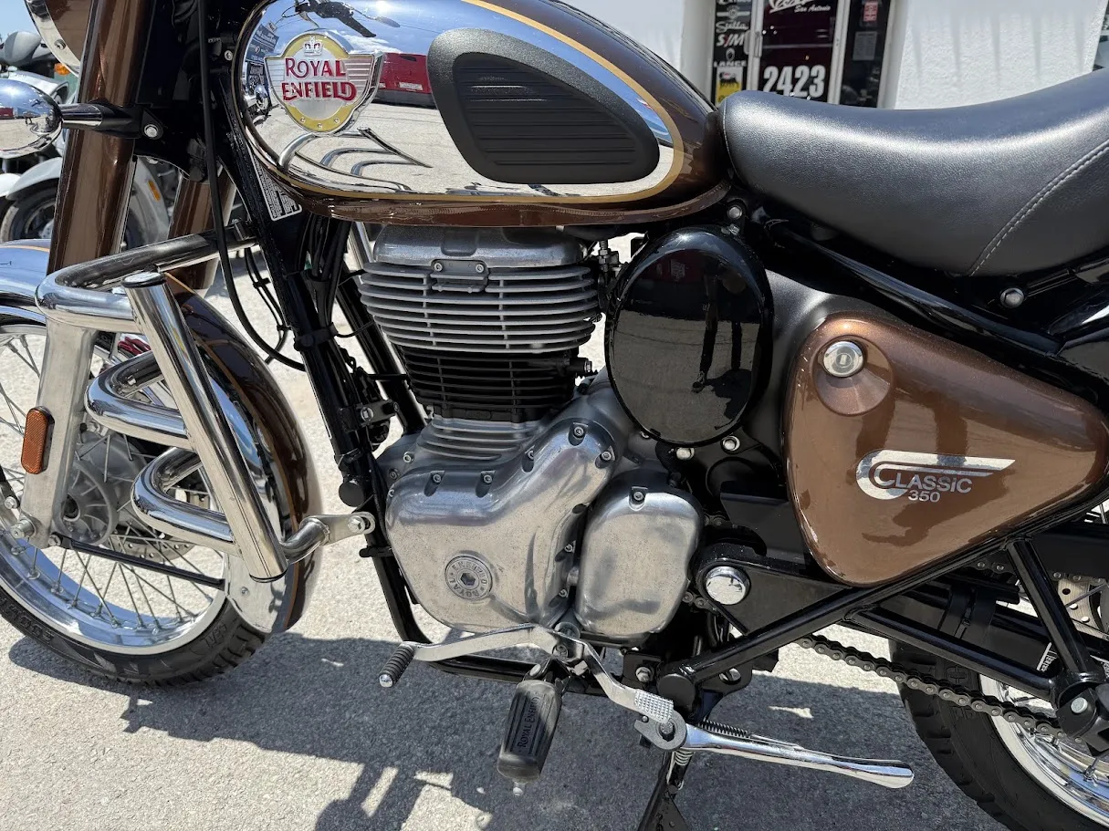 2023 Royal Enfield Classic 350 Chrome, motorcycle detail photo 10, for sale in San Antonio