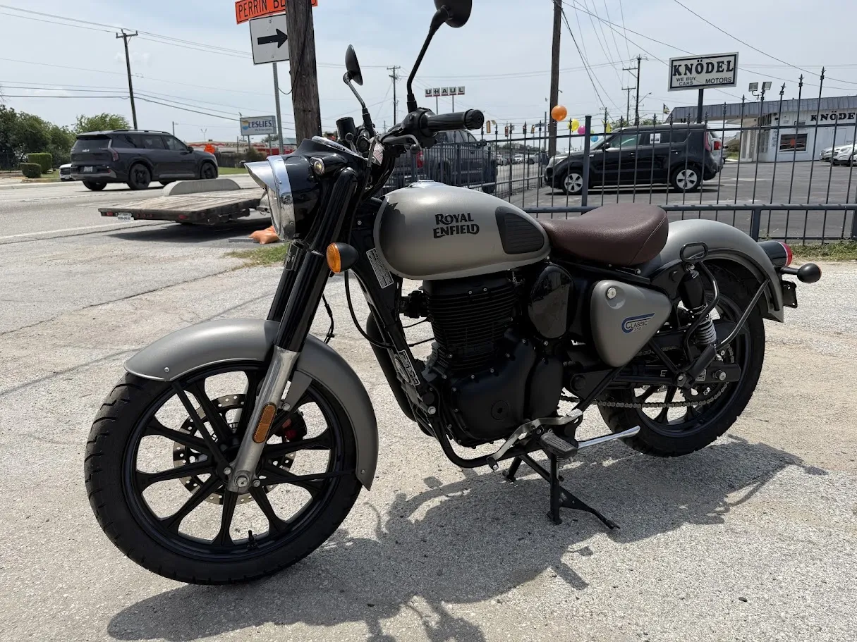 2023 Royal Enfield Classic 350 Dark Gun Metal, motorcycle detail photo 4, for sale in San Antonio