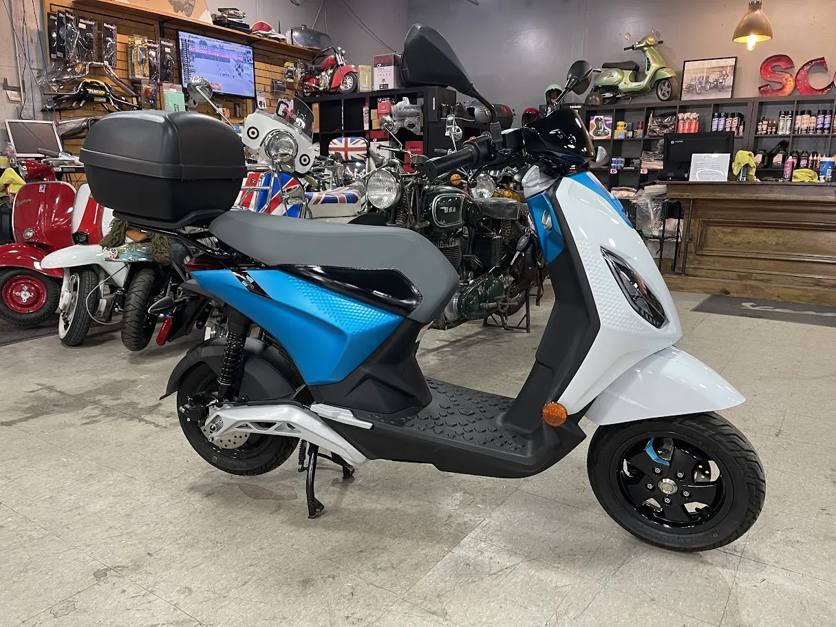 New 2022 Piaggio 1 Active Electric Scooter $1000 OFF MSRP! in stock color, side profile, at The Motorcycle Shop San Antonio