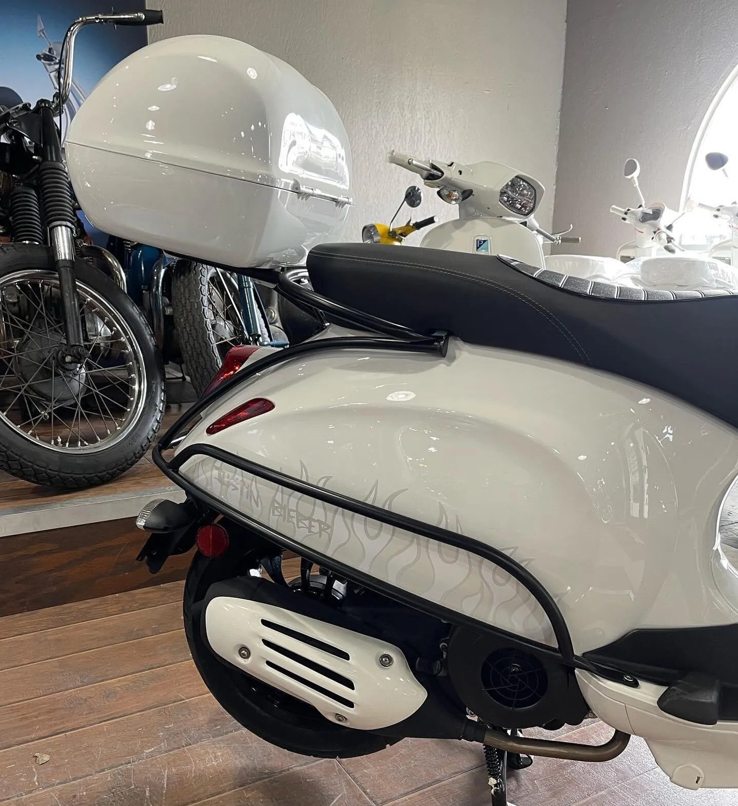 2023 Vespa Sprint 150 Sport “Justin Beiber” Special Edition with VESPA PROMO!!, motorcycle detail photo 2, for sale in San Antonio