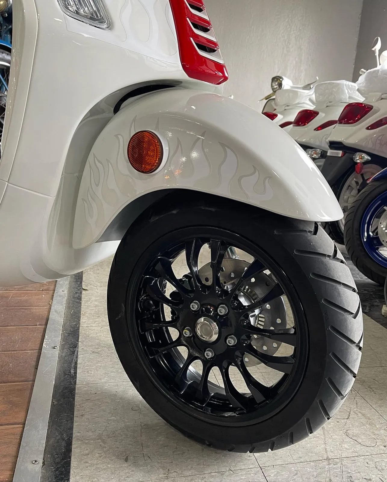 2023 Vespa Sprint 150 Sport “Justin Beiber” Special Edition with VESPA PROMO!!, motorcycle detail photo 4, for sale in San Antonio