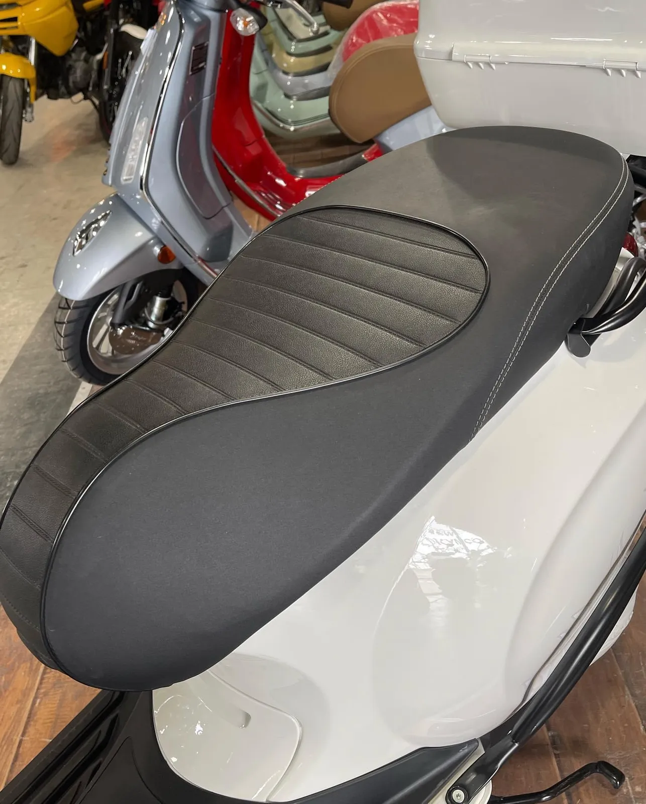 2023 Vespa Sprint 150 Sport “Justin Beiber” Special Edition with VESPA PROMO!!, motorcycle detail photo 9, for sale in San Antonio
