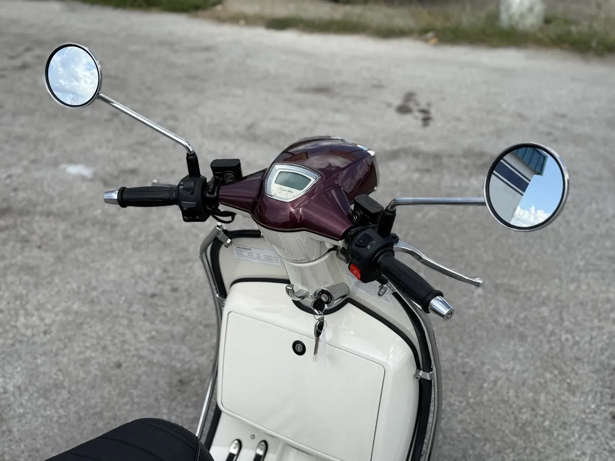 2025 Royal Alloy Grand Prix 300s, motorcycle detail photo 5, for sale in San Antonio