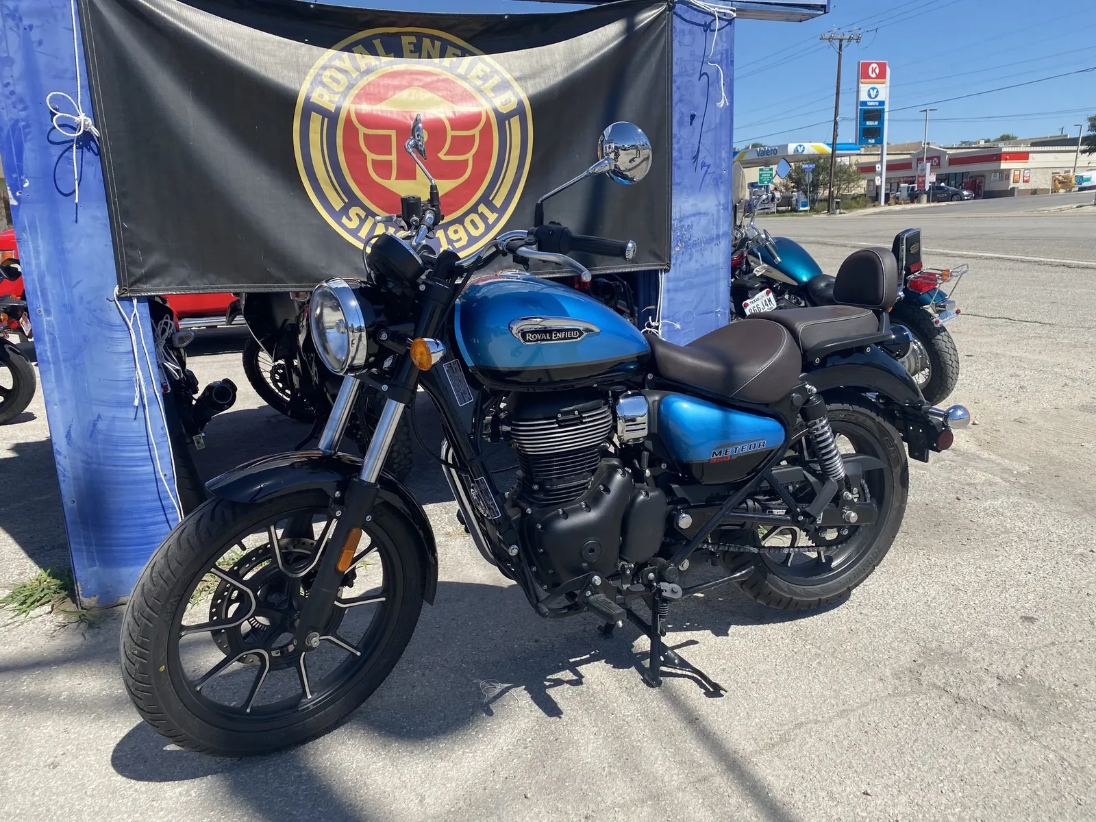 New Royal Enfield Meteor 350 in stock color, side profile, at The Motorcycle Shop San Antonio
