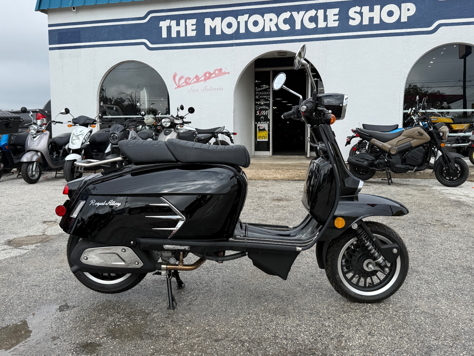 2025 Royal Alloy Grand Prix 300 s
Enjoy a truly authentic retro scooter that is made of steel! This 300 cc powerhouse, listing photo 2 at The Motorcycle Shop