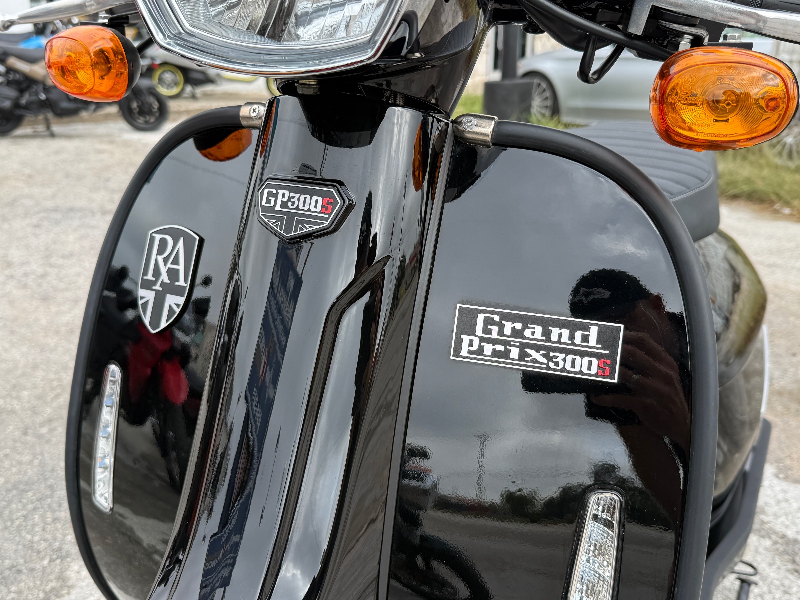 2025 Royal Alloy Grand Prix 300 s
Enjoy a truly authentic retro scooter that is made of steel! This 300 cc powerhouse, listing photo 12 at The Motorcycle Shop