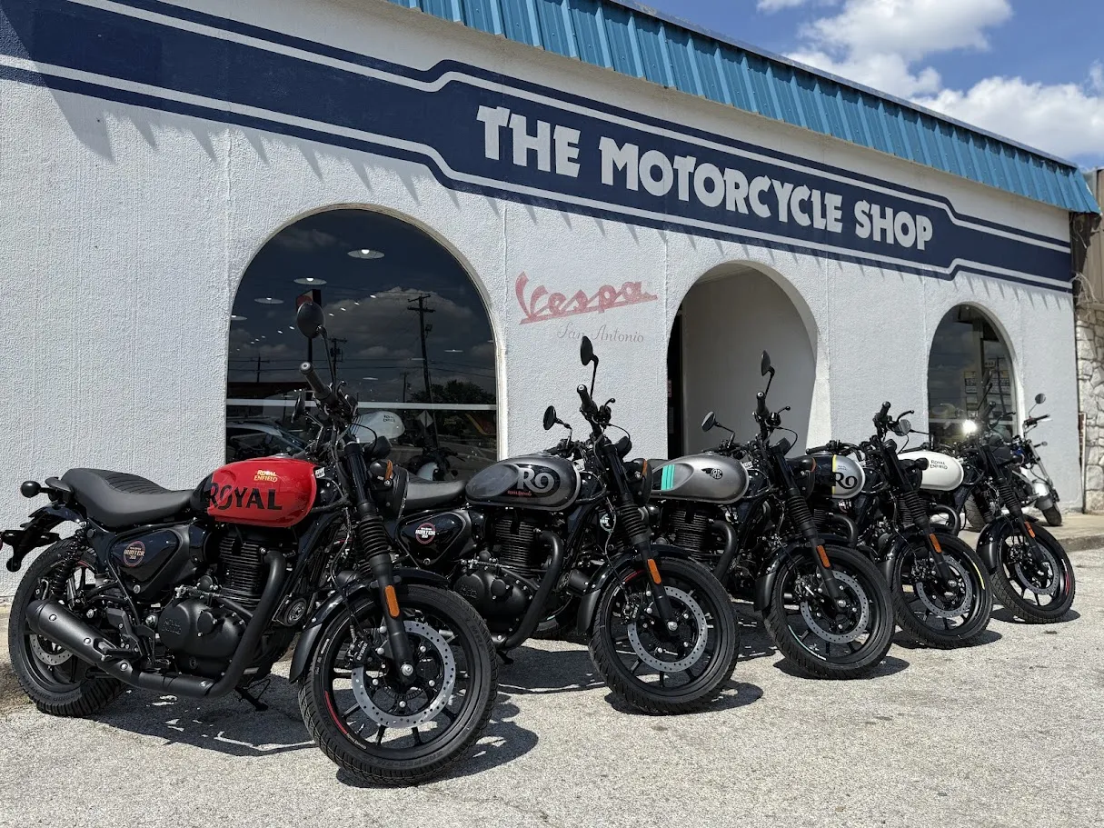 New 2024 Royal Enfield =SALE= New   Hunter 350 =SALE= in stock color, side profile, at The Motorcycle Shop San Antonio