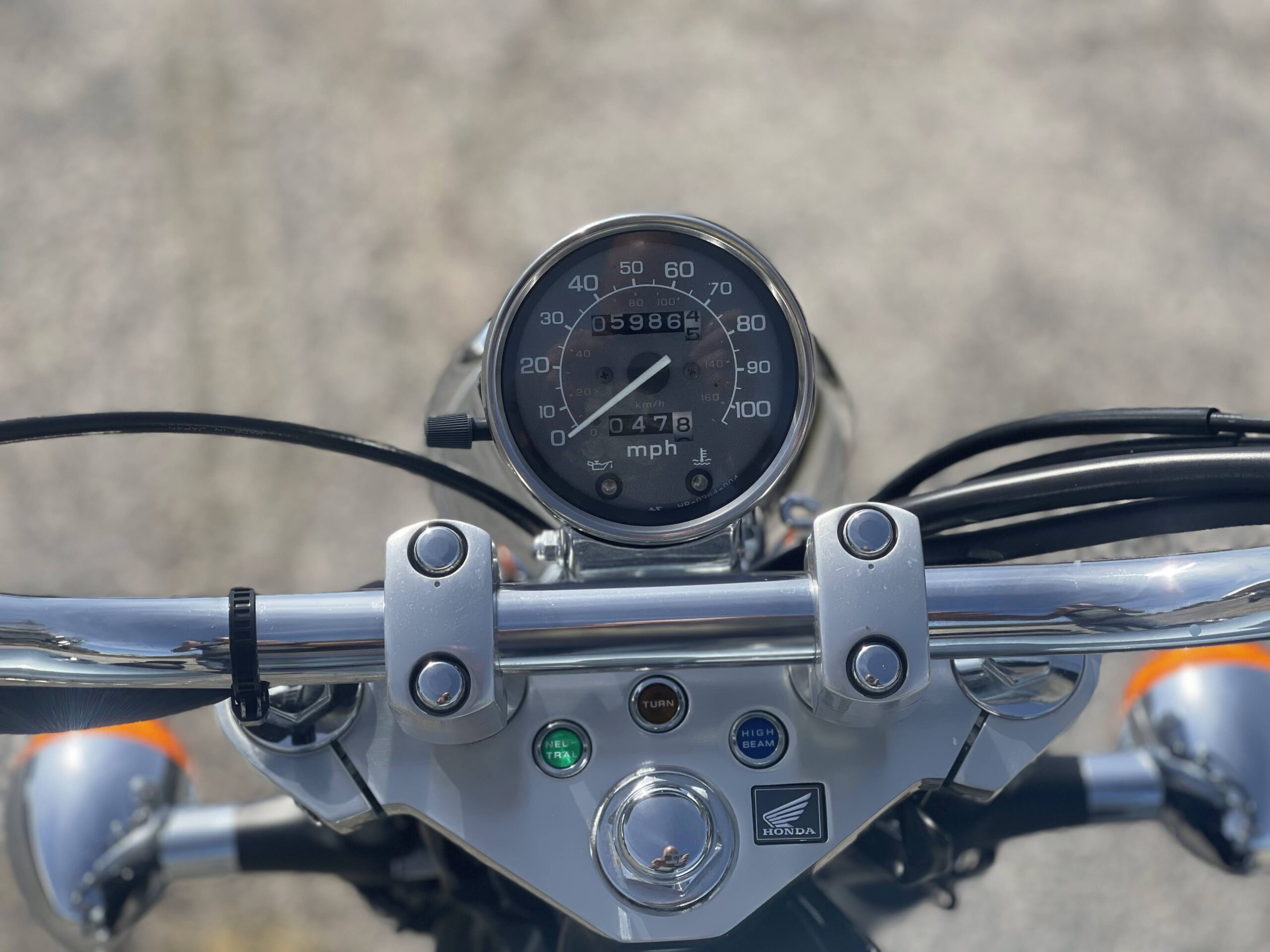thumbnail image 2 of HONDA VT600CD Shadow VLX Deluxe Specs - 2006, 2007 2 of 11