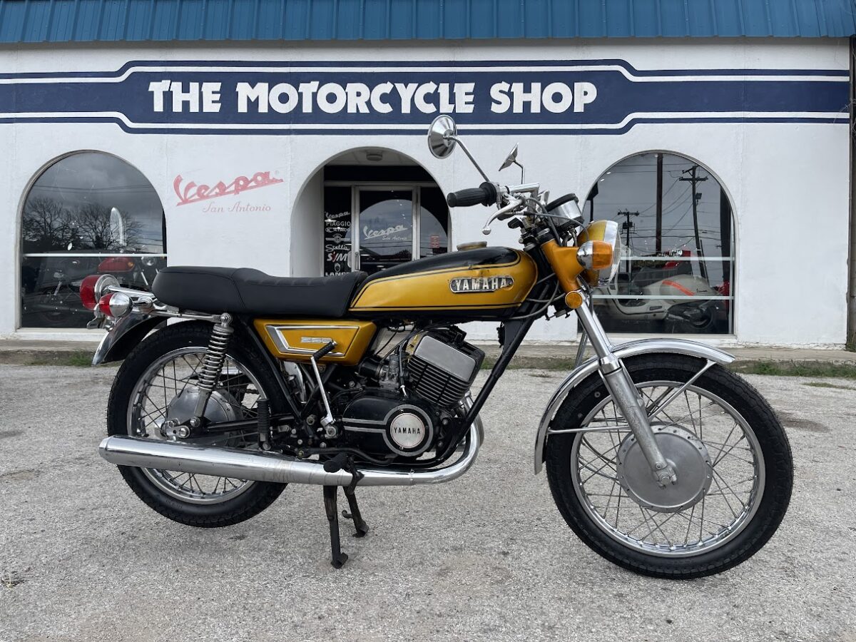 1972 Yamaha RD250 – The Motorcycle Shop